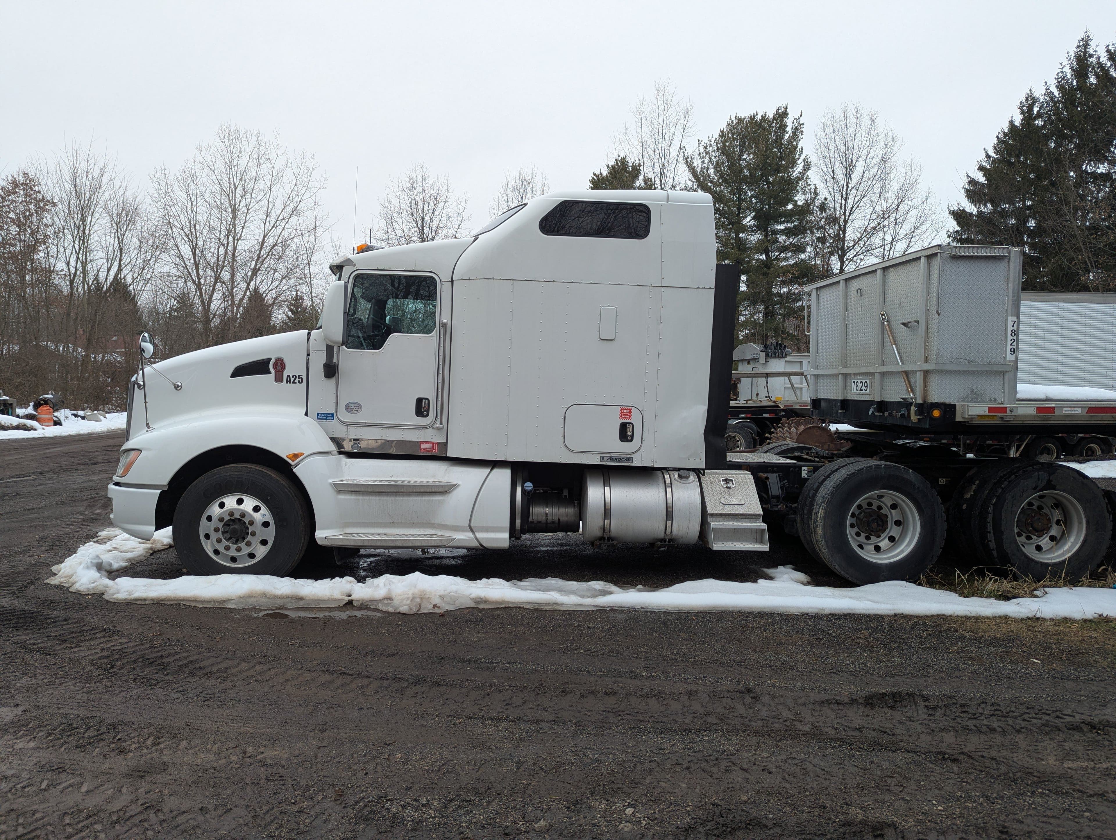 2014 Kenworth T6 Series image 1