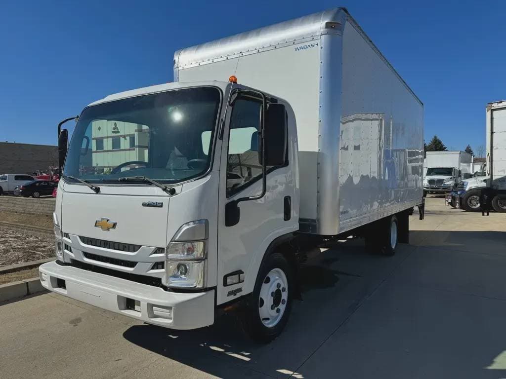 Used 2023 CHEVROLET Cabover Truck - COE, Moving Van, Box Truck - Straight Truck - LOW CAB FORWARD 4500 HD For Sale image 2