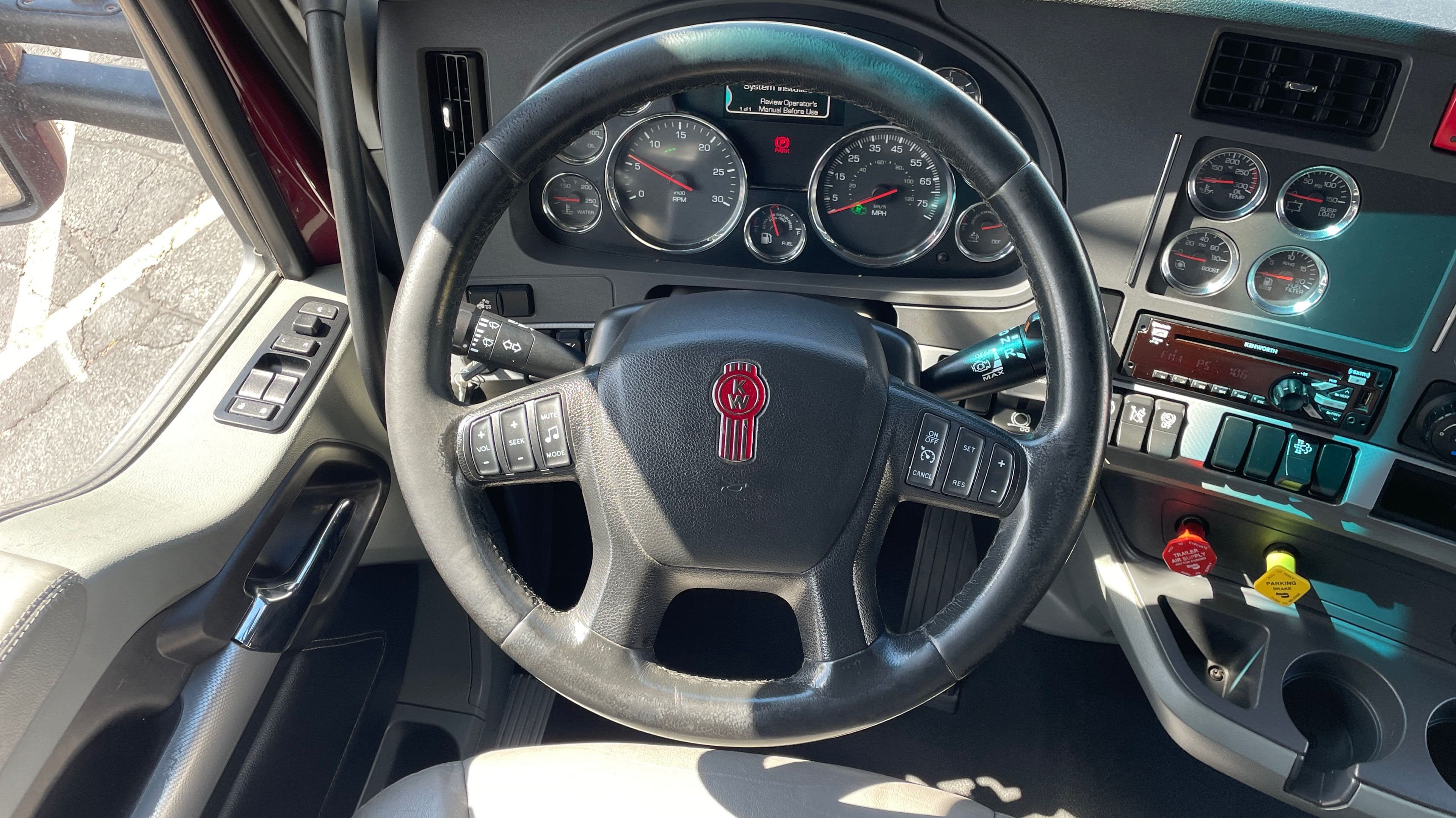 2021 Kenworth T680 image 10