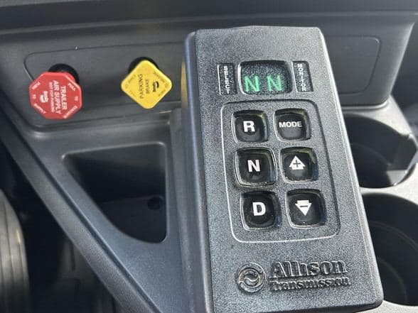 2023 Kenworth T880 image 15