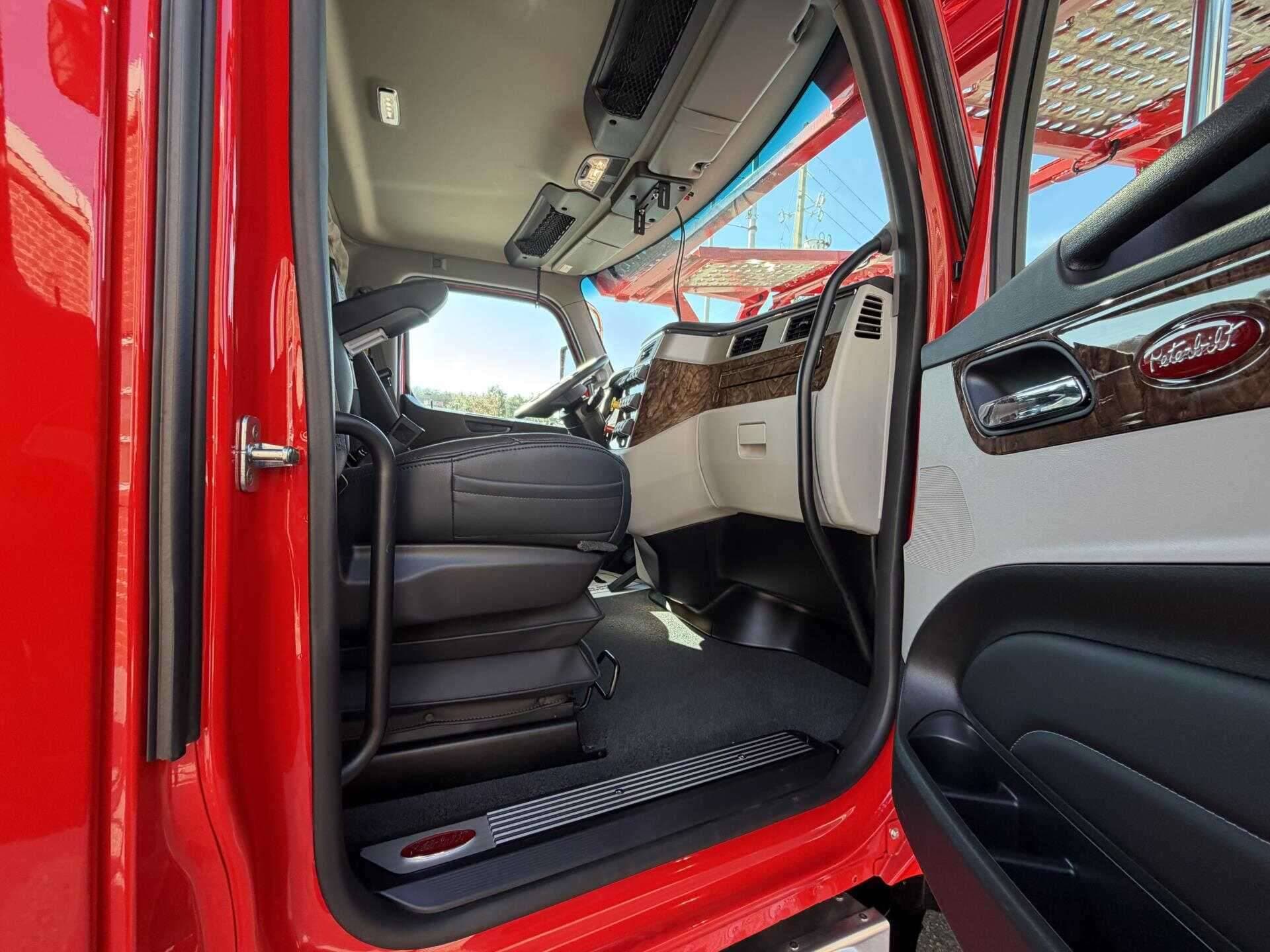 2025 Peterbilt 589 image 7