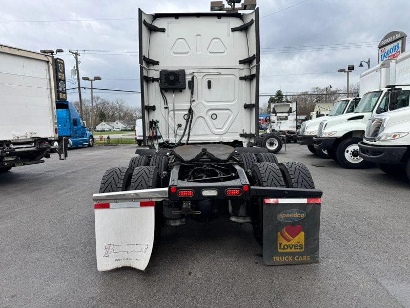 2021 Freightliner Cascadia image 7