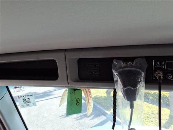 2025 Kenworth T880 image 35