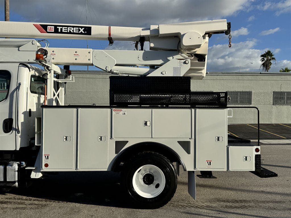 2015 Freightliner M2 106 image 6