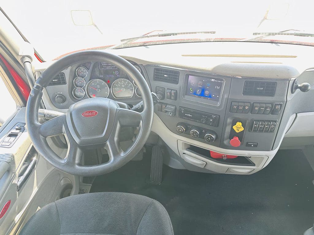Used 2022 PETERBILT 579 image 23