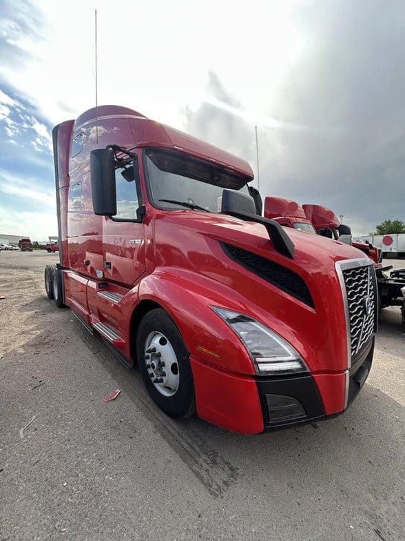 2023 Volvo VNL64T760 image 2