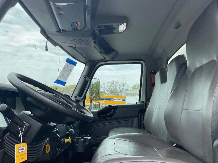 2022 International MV607 Box Truck - 220HP, 6 Speed Automatic, Roll up Door image 19