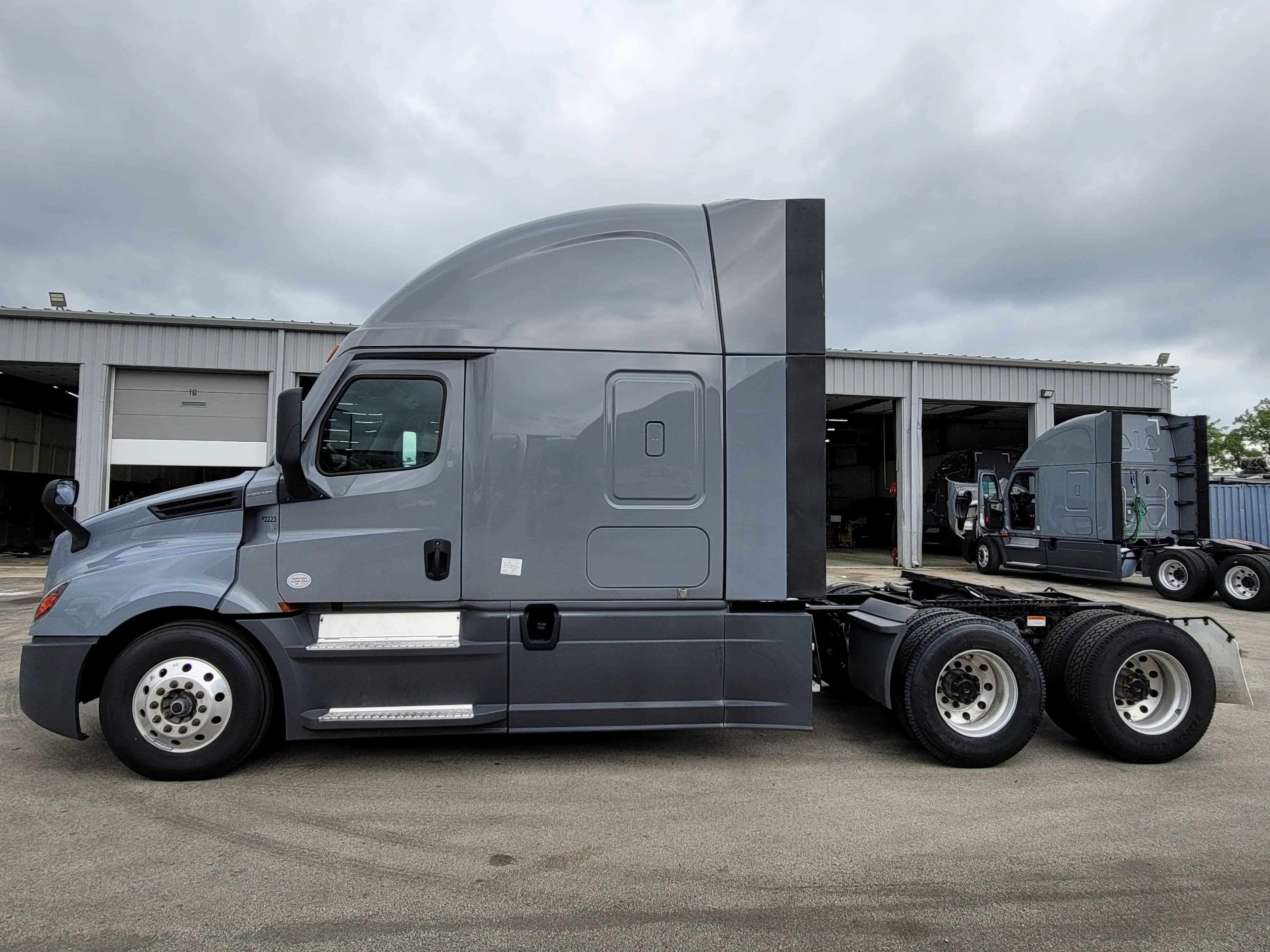 2022 Freightliner Cascadia 126 image 2