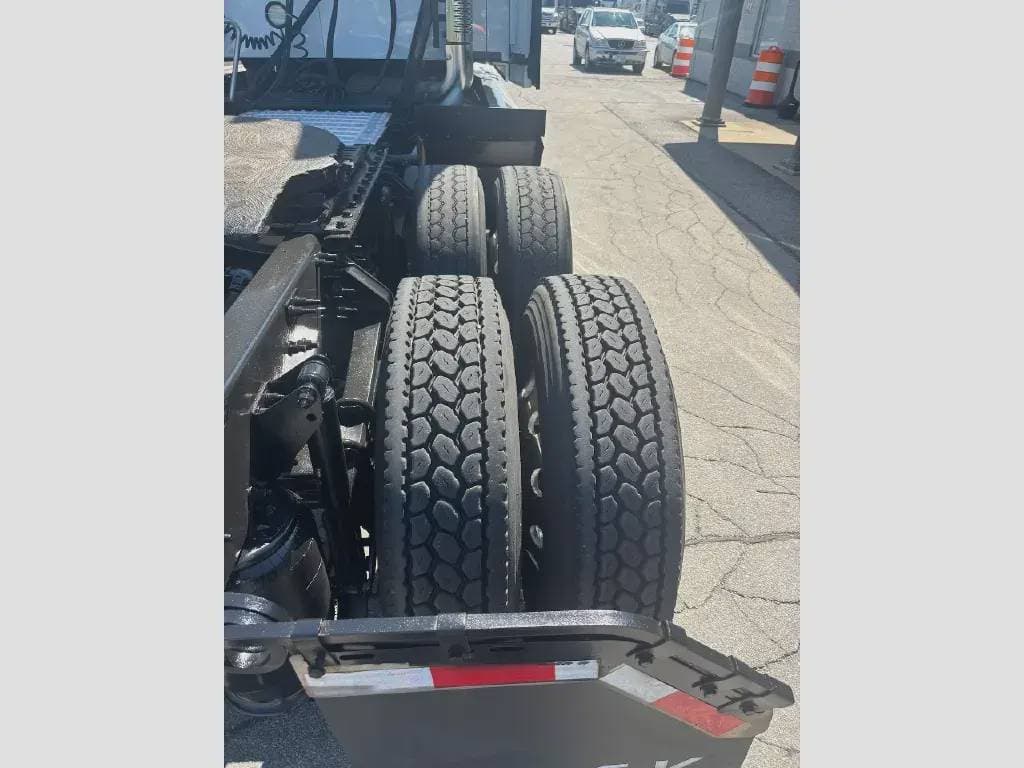 Used 2022 MACK Conventional - Sleeper Truck image 10