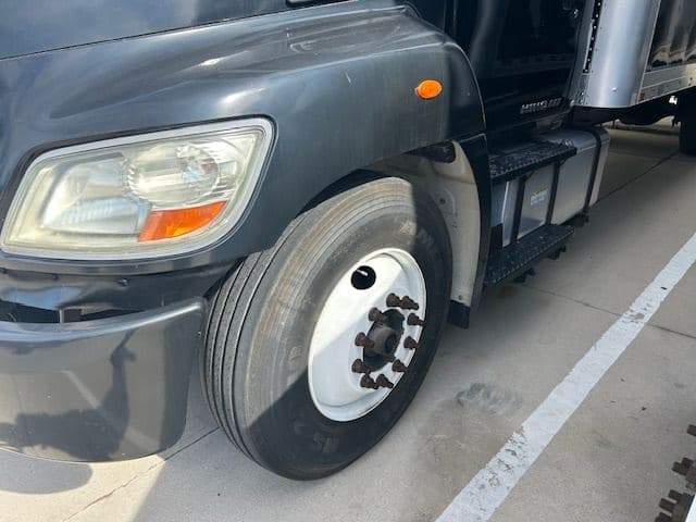 2015 Hino 268 image 10