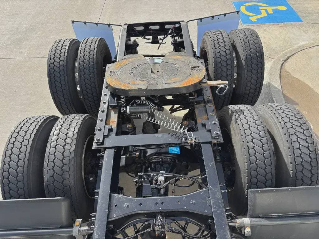 2022 Peterbilt 579 image 4