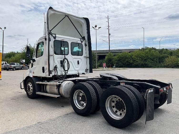 2022 Freightliner Cascadia image 5