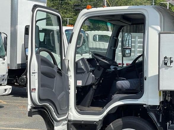 2024 Isuzu NRR image 10