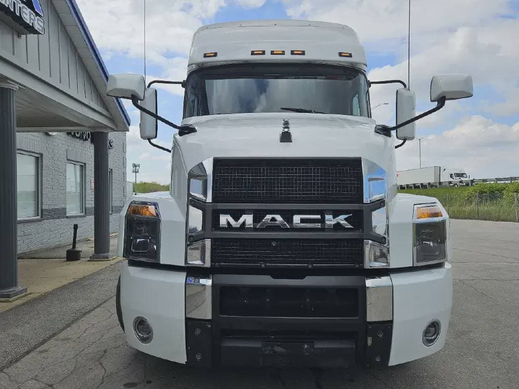 Used 2023 MACK Conventional - Sleeper Truck image 2