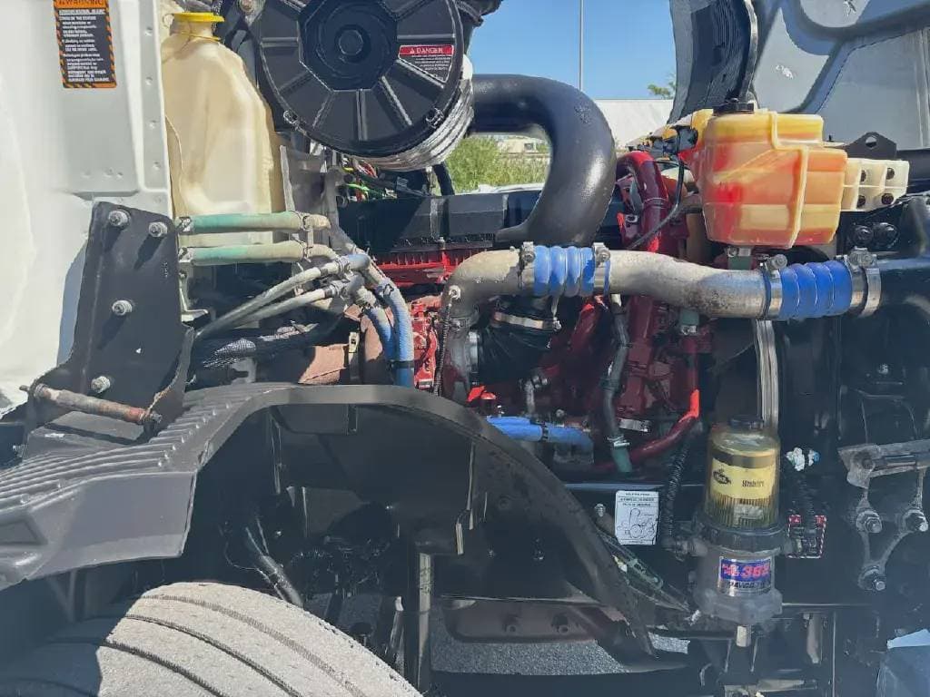 Used 2022 MACK Conventional - Sleeper Truck image 3