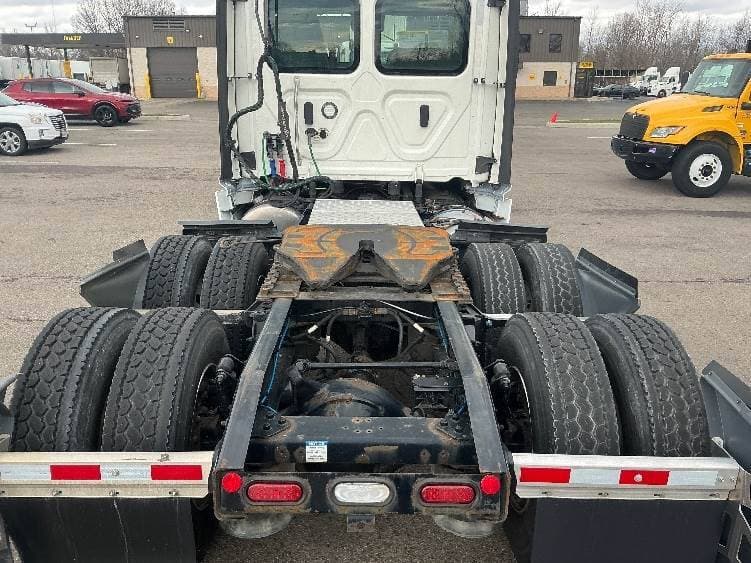 2023 Freightliner Cascadia 126 image 2