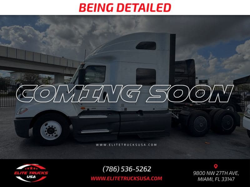 2022 International LT625 image 2