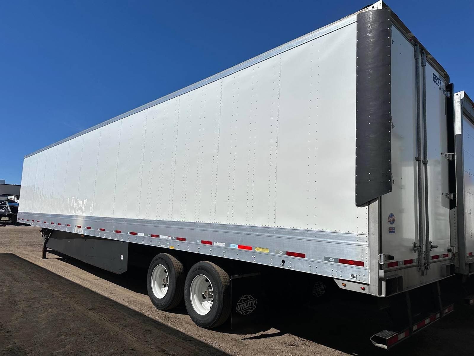 2022 Utility 4000D-X image 2
