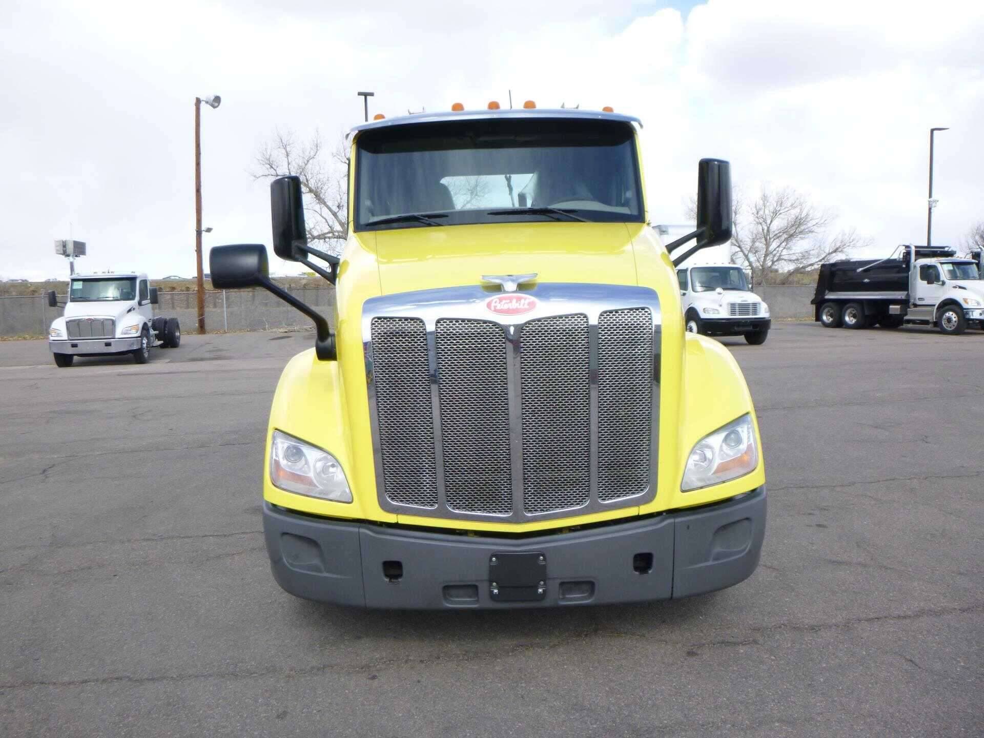 2021 Peterbilt 579 image 3