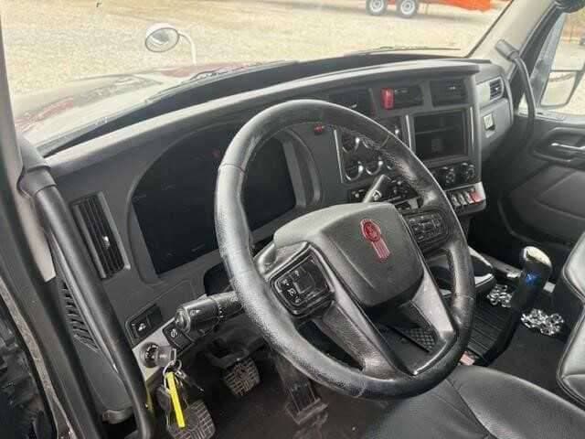 2024 Kenworth T880 image 7