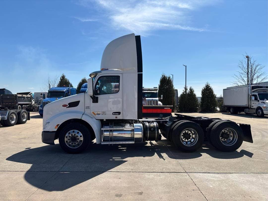 2020 Peterbilt 579 image 3