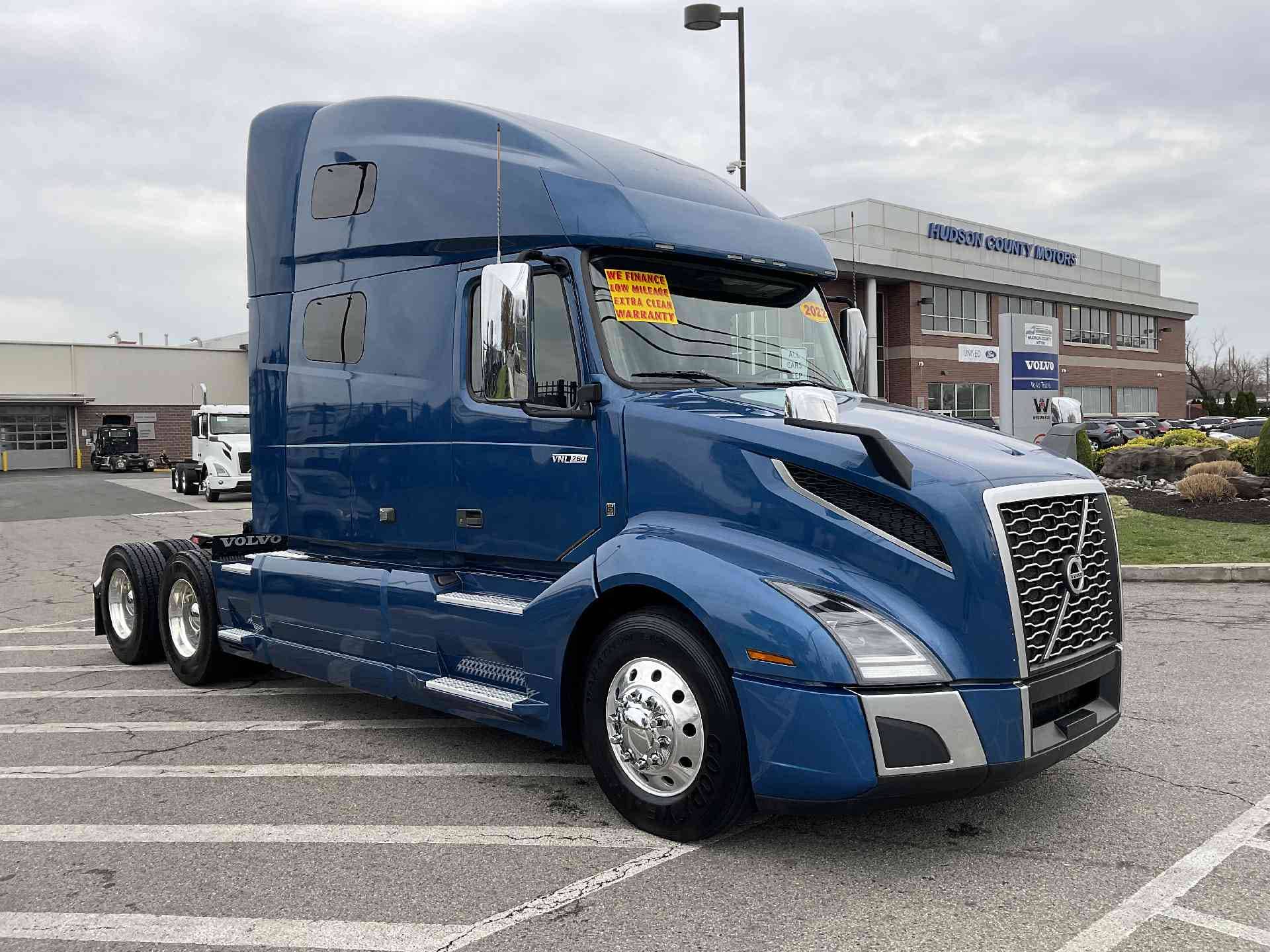 2022 Volvo VNL image 2