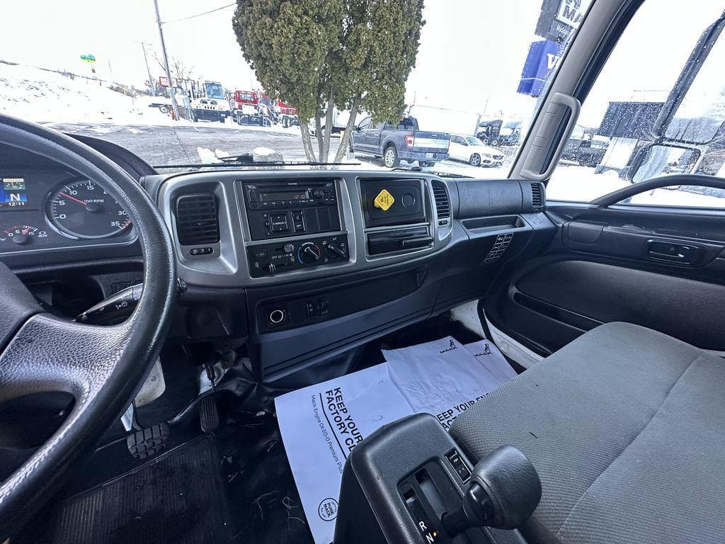 2020 Hino 268A image 9