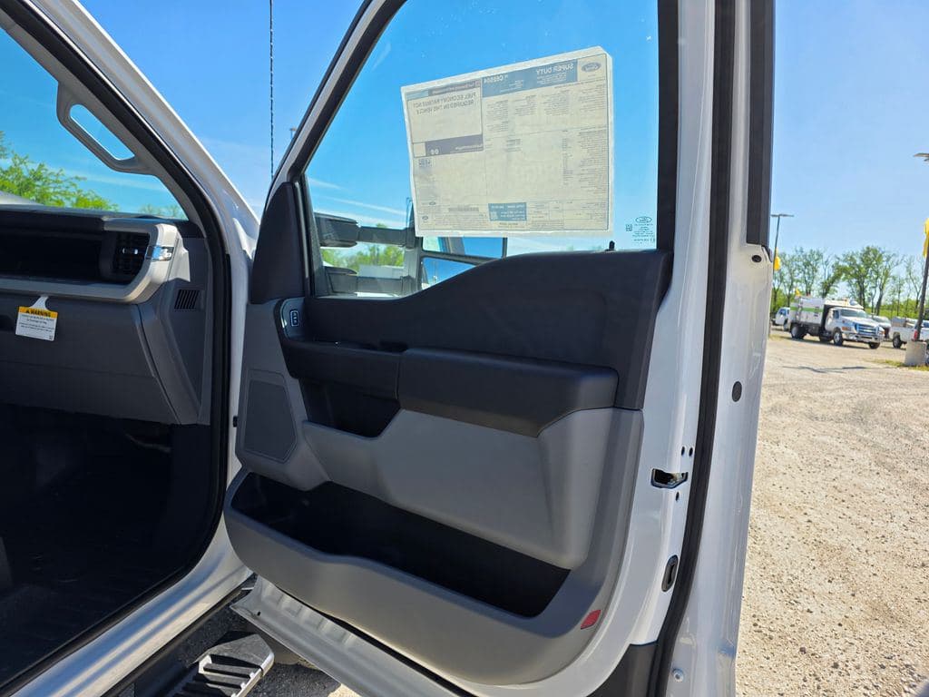 2026 Ford F-550SD XL Service Utility Body image 17