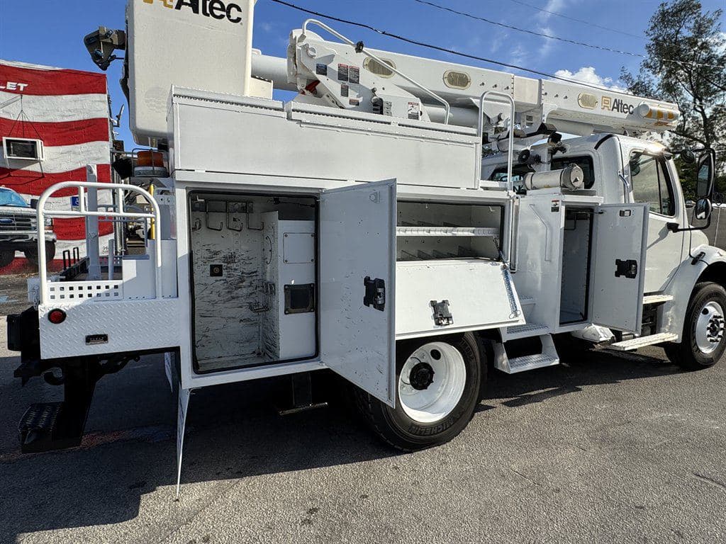 2015 Freightliner M2 106 image 22