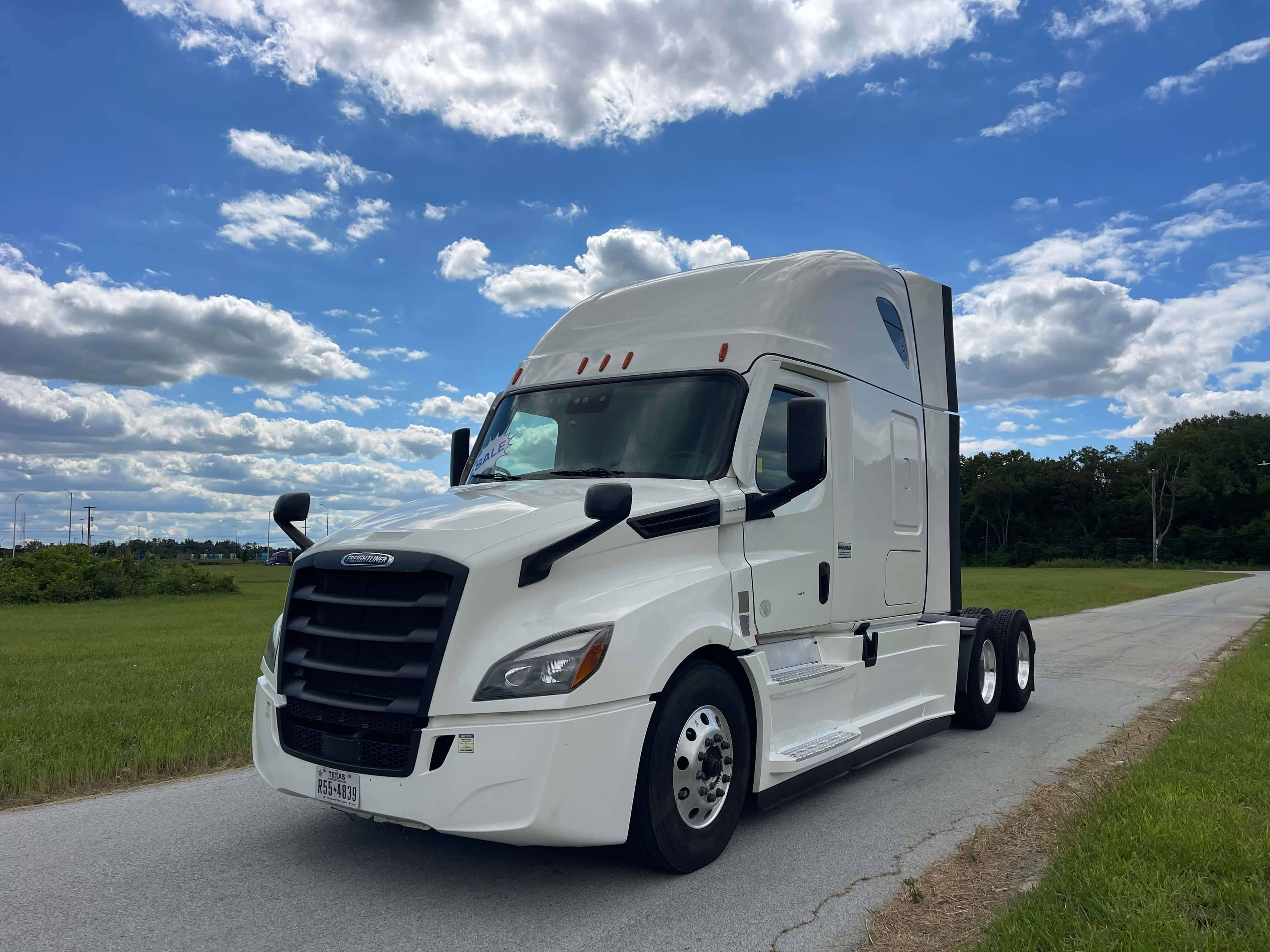 2022 Freightliner Cascadia 126 image 1