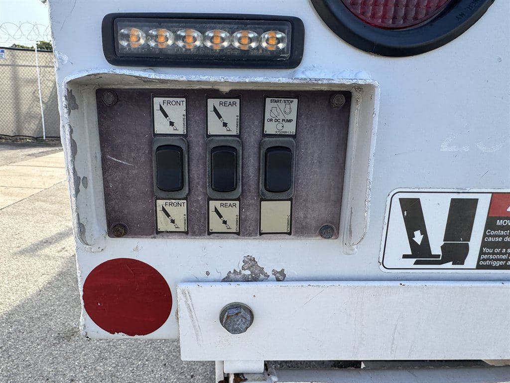 2018 Freightliner M2-106 image 31