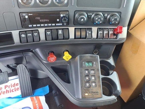 2026 Kenworth T880 image 16