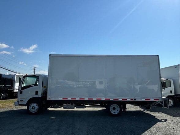 2025 Isuzu NRR image 5