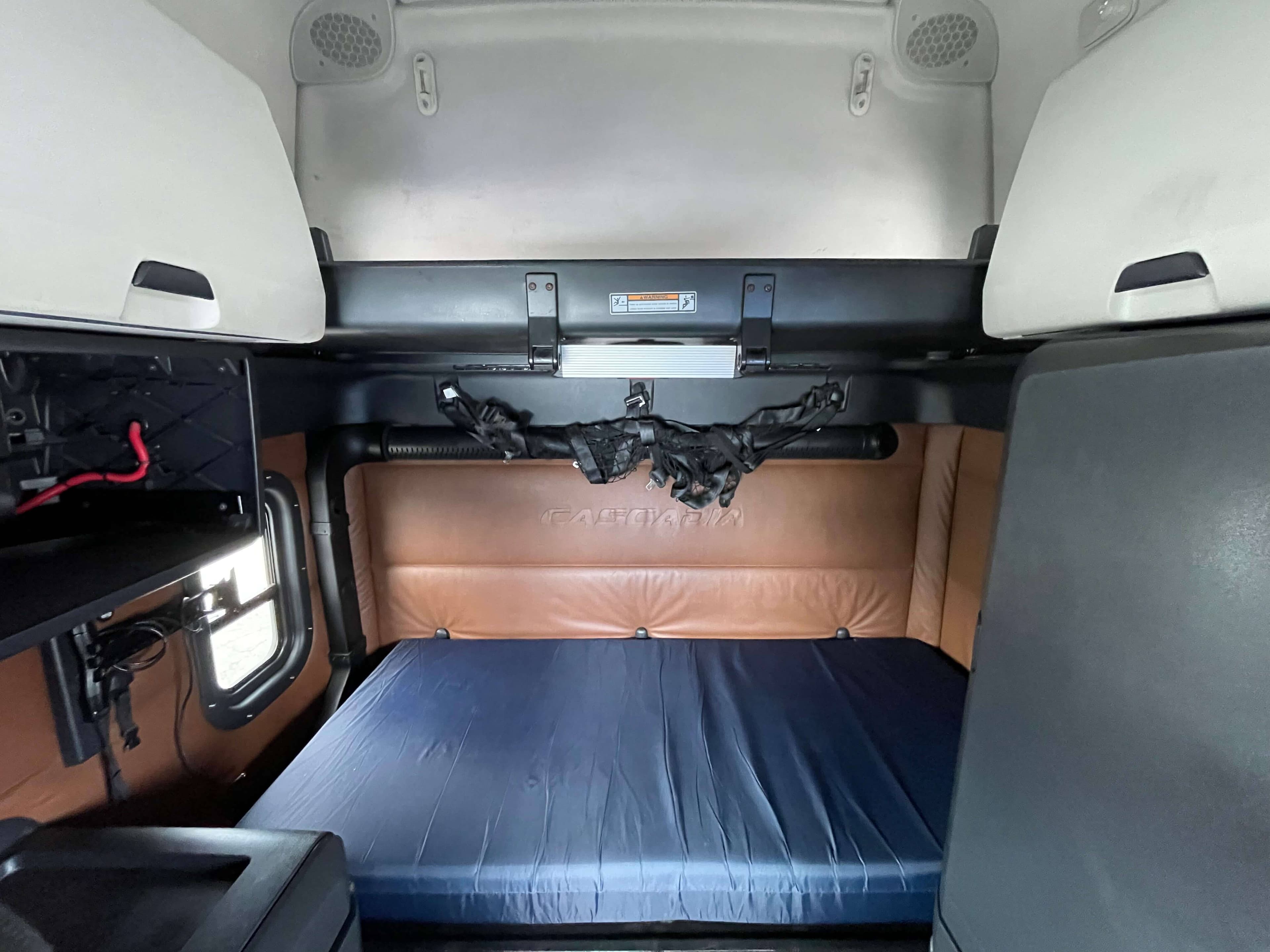 2022 Freightliner Cascadia 126 image 16