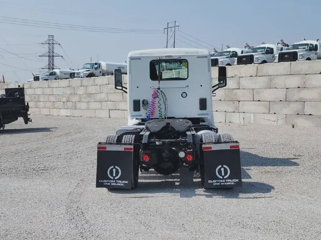 2022 Peterbilt 579 image 4