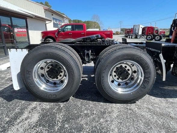 2026 Kenworth T880 image 21