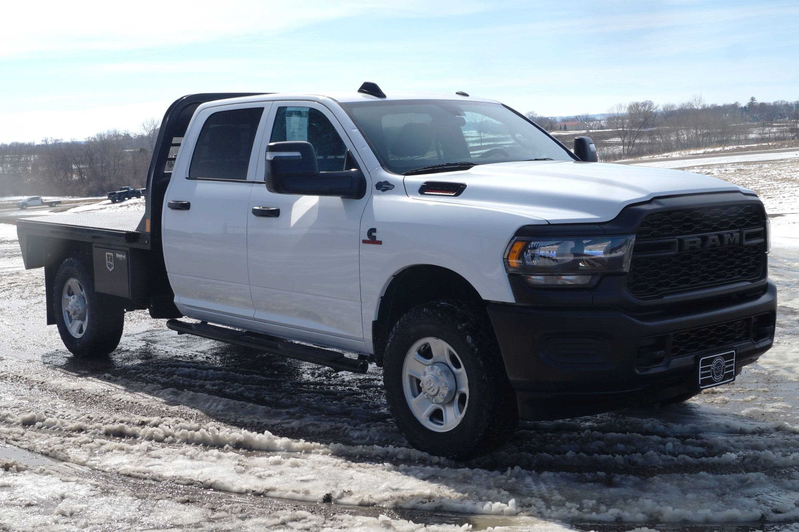 2023 RAM 2500 Tradesman - 8ft Flatbed - 4WD 6.7L I6 Cummins image 3