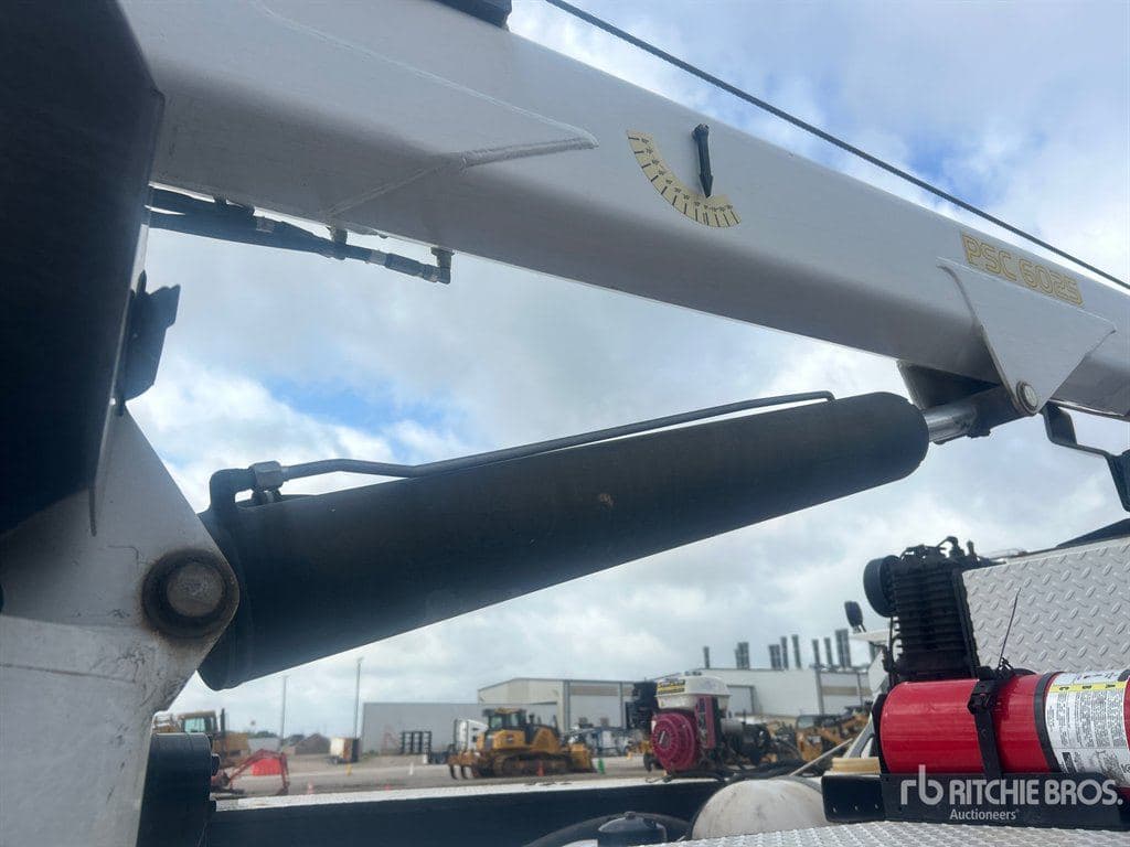 2018 Ford F550sd image 19