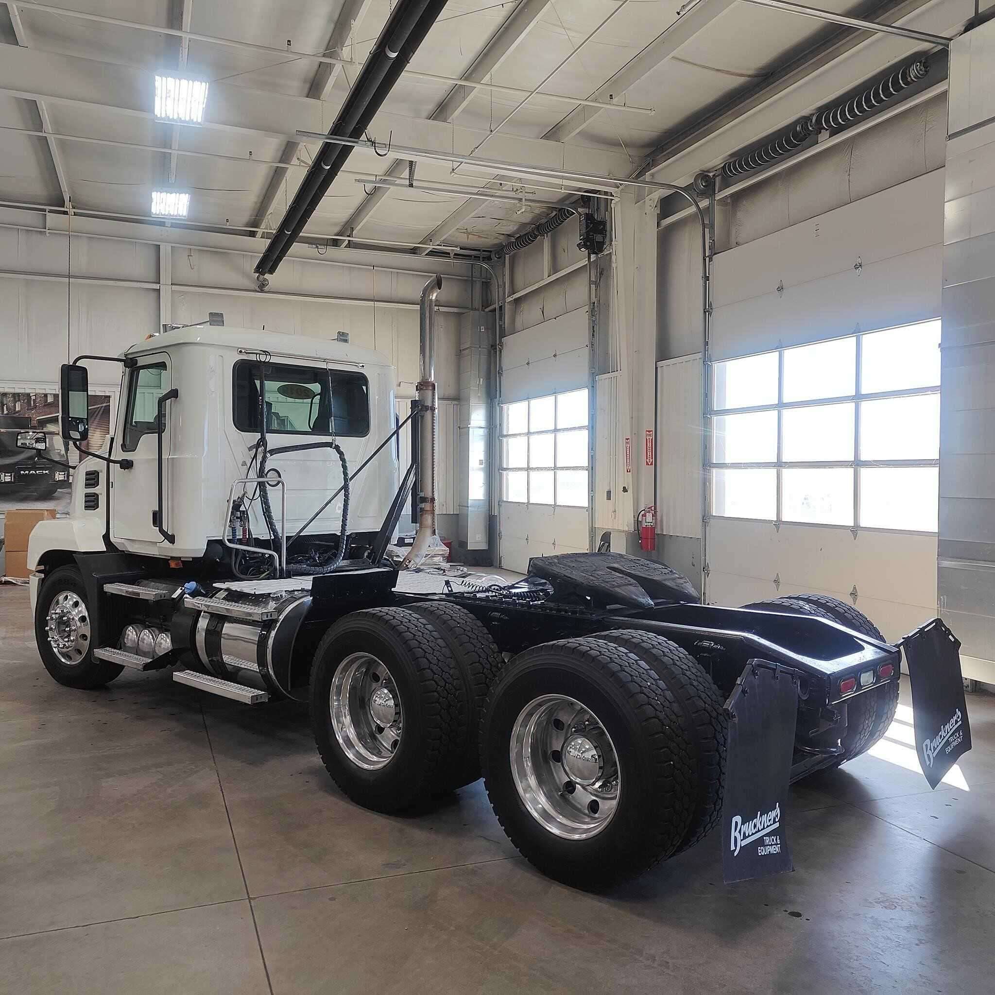 Used 2019 MACK ANTHEM Conventional - Day Cab in Commerce City, CO image 13