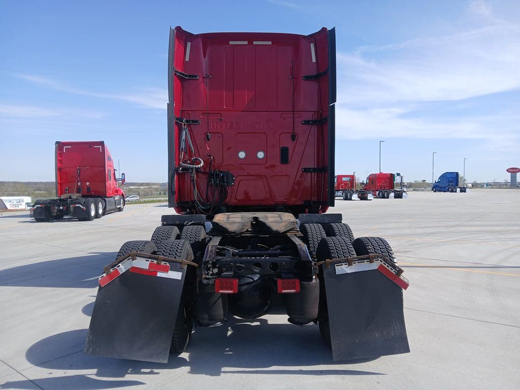 Used 2021 INTERNATIONAL LT625 image 26
