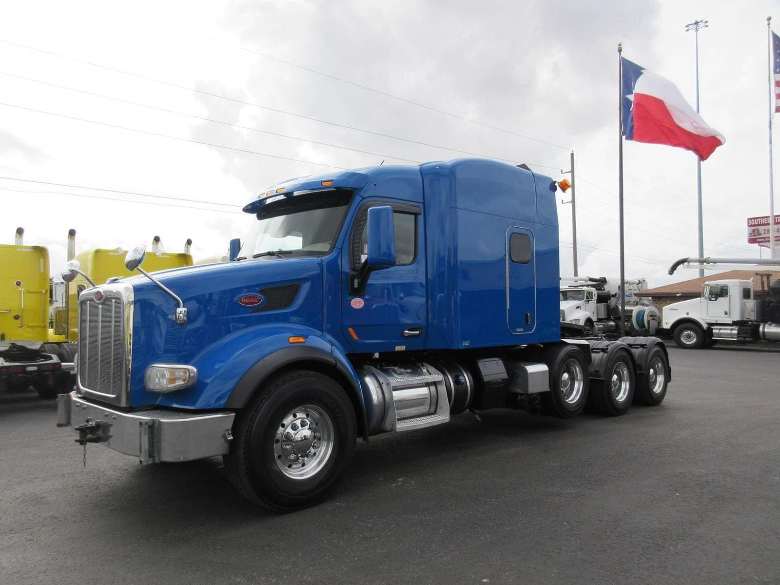2020 Peterbilt 567 image 2