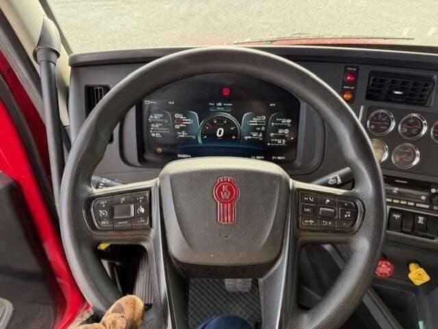 2022 Kenworth T880 image 8