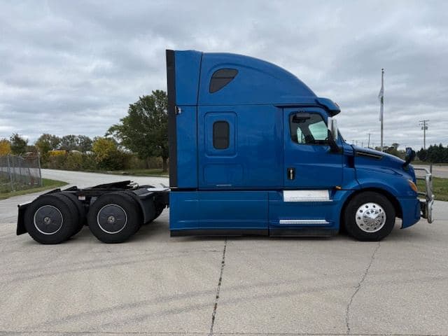2022 Freightliner Cascadia image 4
