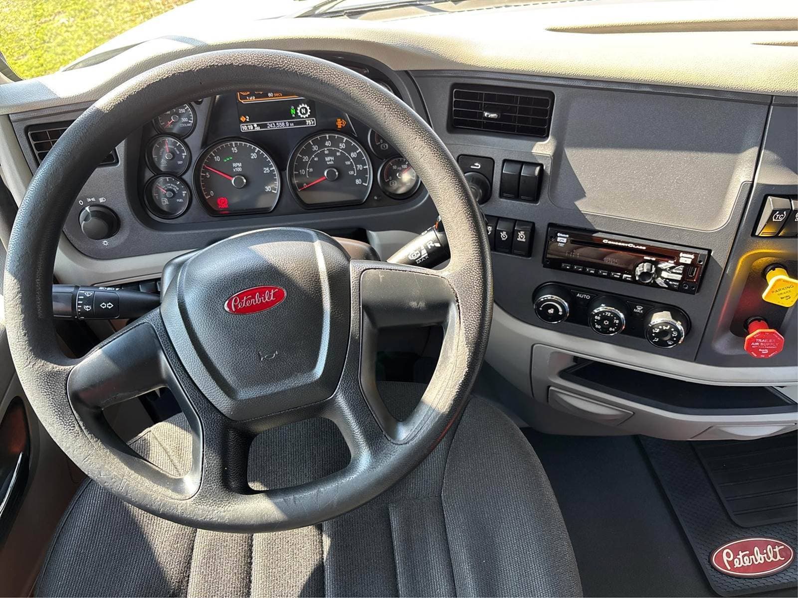 2020 Peterbilt 579 image 5