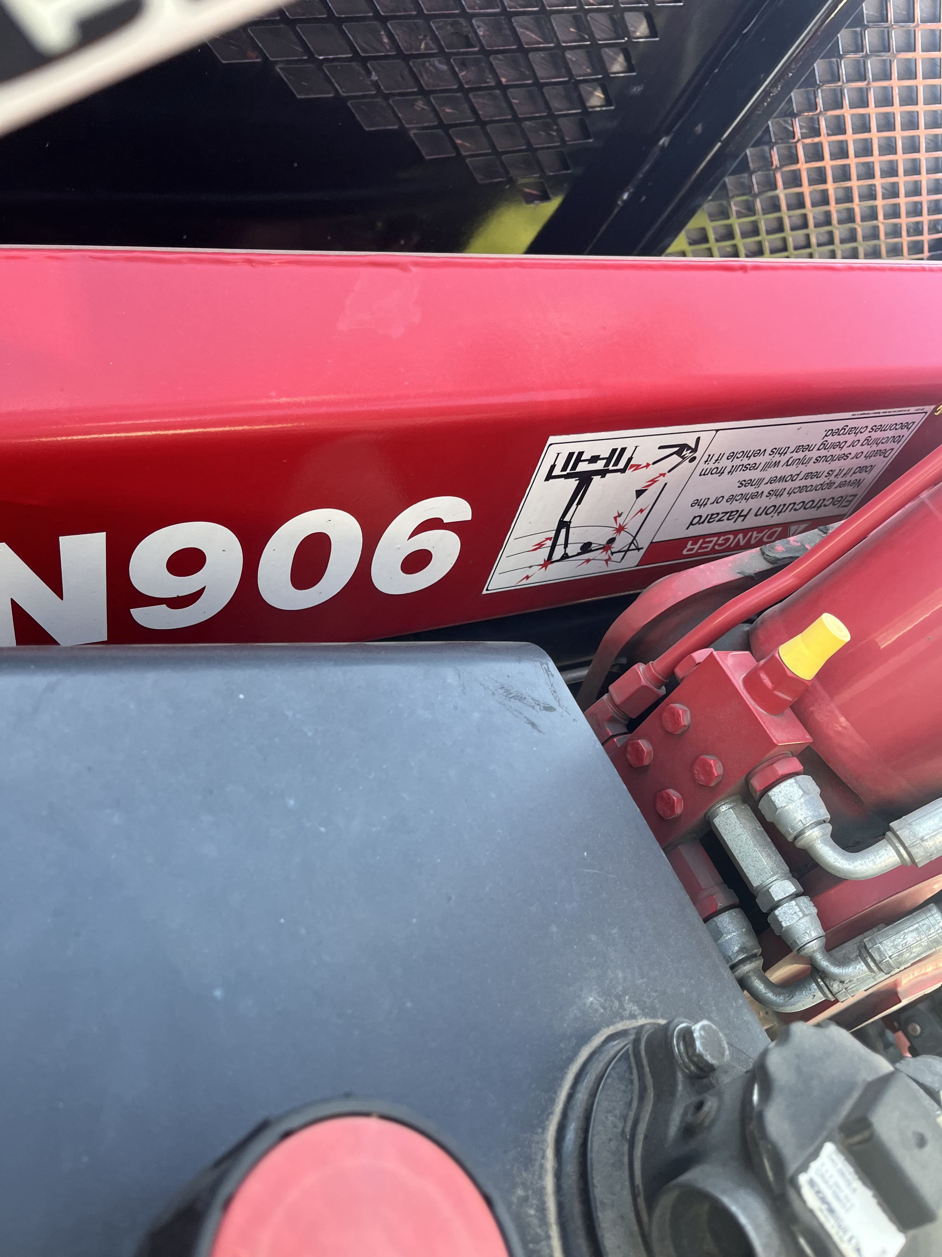 2014 International 4300 Knuckleboom Mounted Crane image 25