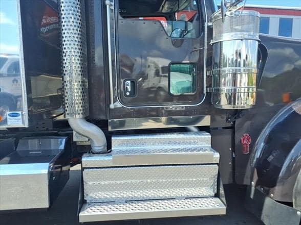 2026 Kenworth W900 image 2