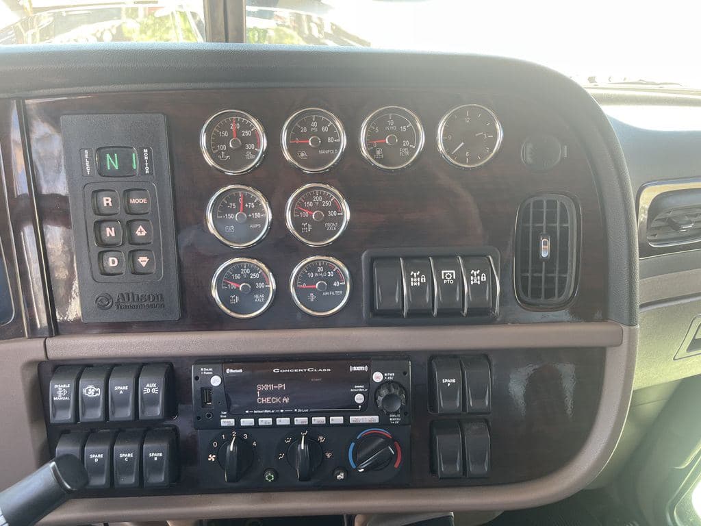 Used 2024 PETERBILT 389 image 18