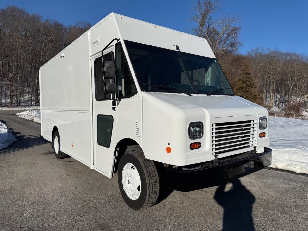 2021 Freightliner MT45 image 2