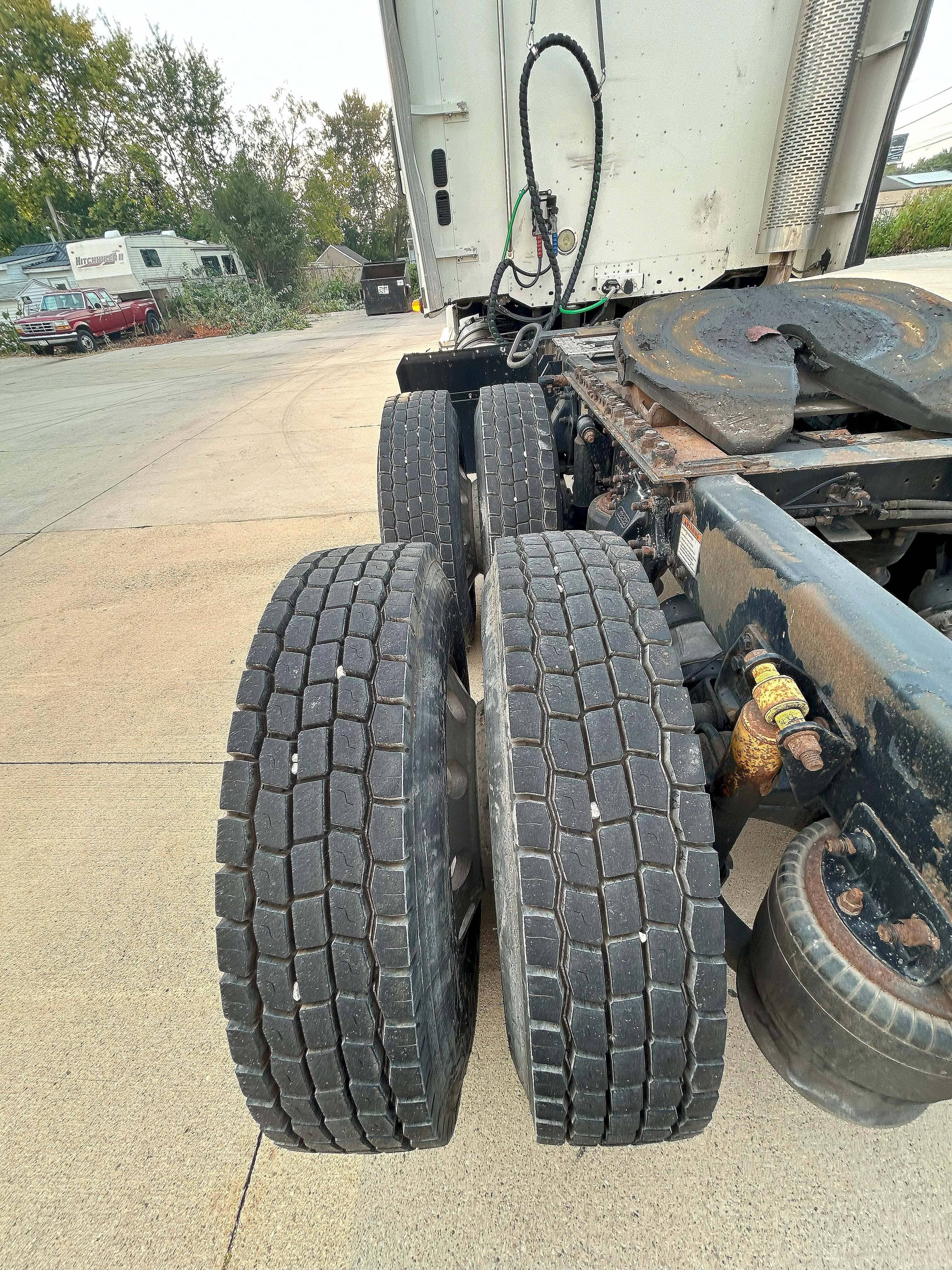 2007 Freightliner ST120 image 5