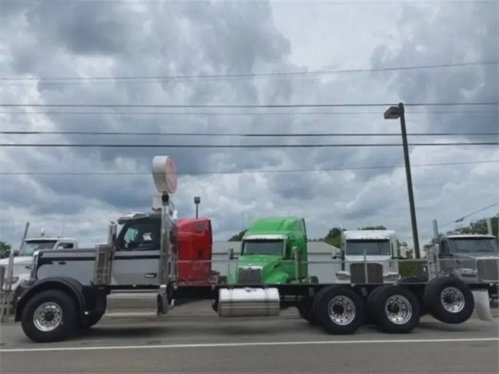 2025 Peterbilt 589 image 7